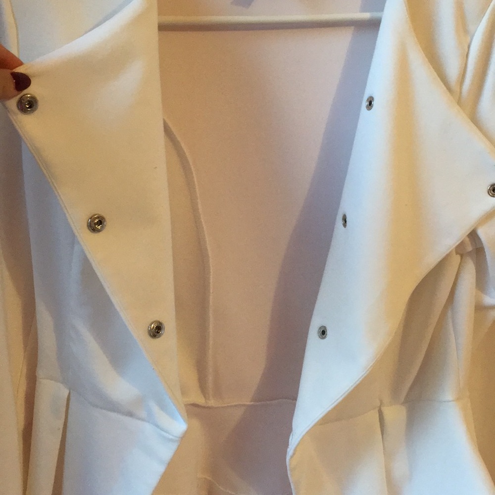Mini white jacket 🌛 - Picture 5 of 6
